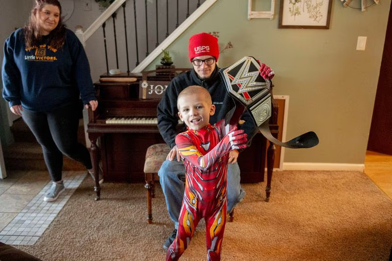 A 5-year-old superhero fan visited CS Mott Hospital to bring joy and hope! He spread positivity throughout the facility with his enthusiasm!